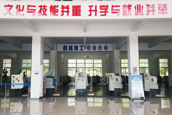 技能展示見真工 機電學子展風采