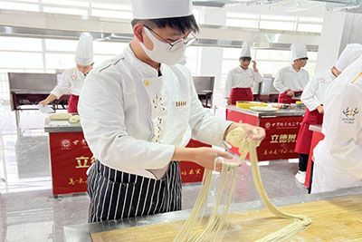 在?蘭州中專(zhuān)學(xué)校中西式面點(diǎn)專(zhuān)業(yè)好不好？