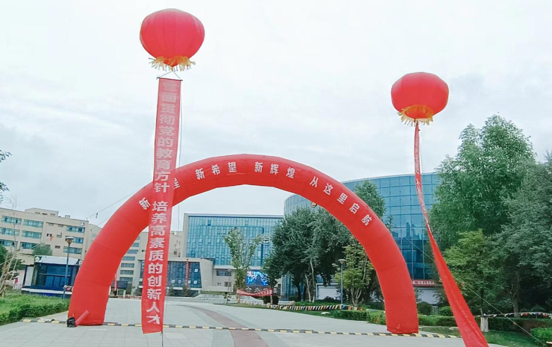 “后浪”報(bào)道！@23級(jí)新同學(xué)，這個(gè)夏天我們?cè)诒狈郊脊は嗉s！