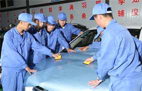 學(xué)汽修選擇蘭州汽修學(xué)校還是汽修店？
