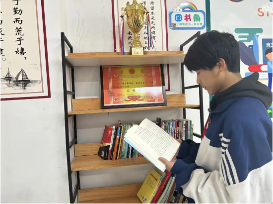 《?老人與?！? 書林漫步 經(jīng)典共享